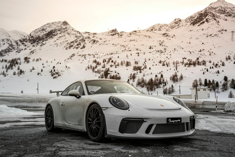 Porsche 911 in the snow
